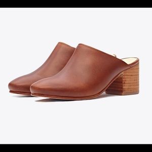 Nisolo Paloma Mules in Brandy